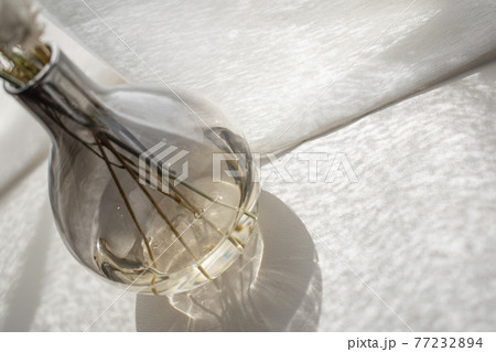 部屋を明るくするインテリア 77232894