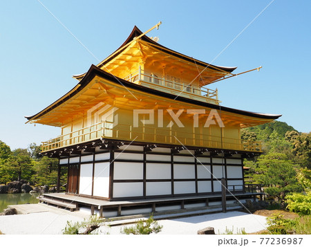 春の金閣寺 こけらぶき屋根のふき替え後 春の金閣寺 こけらぶき屋根のふき替え後 77236987