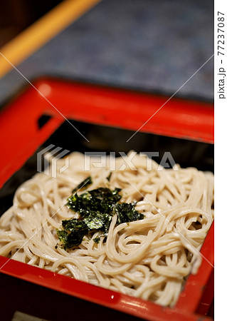 あっさりとした喉越しの蕎麦 あっさりとした喉越しの蕎麦 77237087