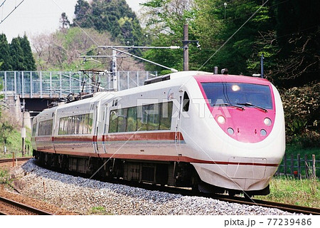 北陸本線をゆく681系2000番台の特急はくたか号 北陸本線をゆく681系2000番台の特急はくたか号 77239486