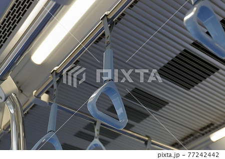 電車のつり革 イメージ 電車のつり革 イメージ 77242442