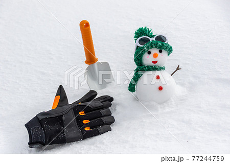 雪だるま作り 雪だるま作り 77244759