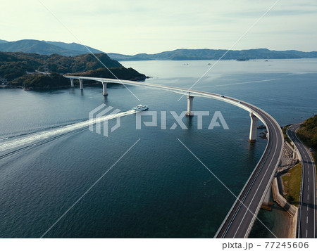 やすらぎ伊王島の伊王大橋の空撮 77245606