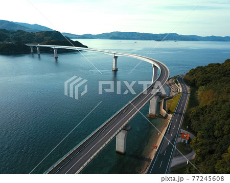 やすらぎ伊王島の伊王大橋の空撮 77245608