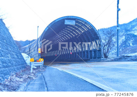 3月岩手県西和歌町錦秋湖スノーシェルター 77245876