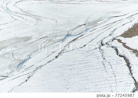 3月岩手県西和歌町錦秋湖雪景色 77245987