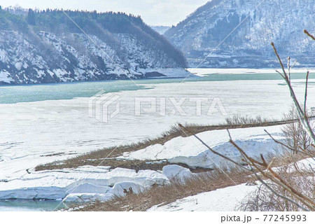 3月岩手県西和歌町錦秋湖雪景色 3月岩手県西和歌町錦秋湖雪景色 77245993