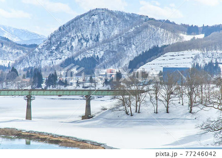 3月岩手県西和歌町錦秋湖の雪景色 3月岩手県西和歌町錦秋湖の雪景色 77246042