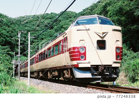 房総半島をゆく183系の特急さざなみ号 房総半島をゆく183系の特急さざなみ号 77246338