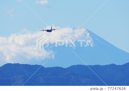 富士山とC-130ハーキュリーズ 77247626