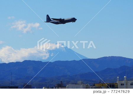富士山とC-130ハーキュリーズ 77247629
