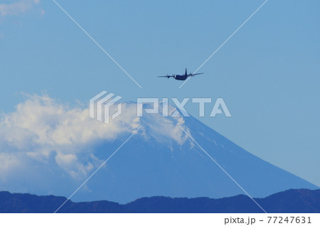富士山とC-130ハーキュリーズ 77247631
