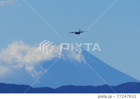 富士山とC-130ハーキュリーズ 77247632