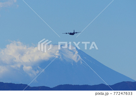 富士山とC-130ハーキュリーズ 77247633
