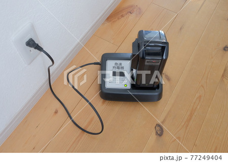 電動自転車の充電器 電動自転車の充電器 77249404
