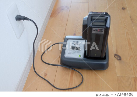 電動自転車の充電器 電動自転車の充電器 77249406