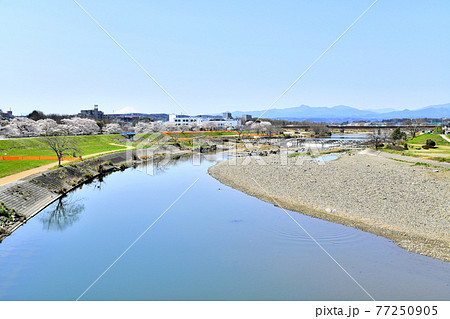 本富士見橋/入間川より上流方面を望む(埼玉県狭山市)【2020.4】 本富士見橋/入間川より上流方面を望む(埼玉県狭山市)【2020.4】 77250905