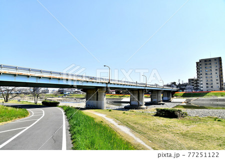 本富士見橋/入間川を上流方面より望む(埼玉県狭山市)【2020.4】 本富士見橋/入間川を上流方面より望む(埼玉県狭山市)【2020.4】 77251122