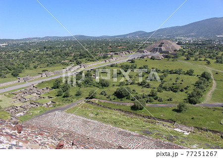 メキシコ、ティオワカン(Mexioco,Teotihuacan)世界遺産、太陽と月のピラミッド、神殿 77251267