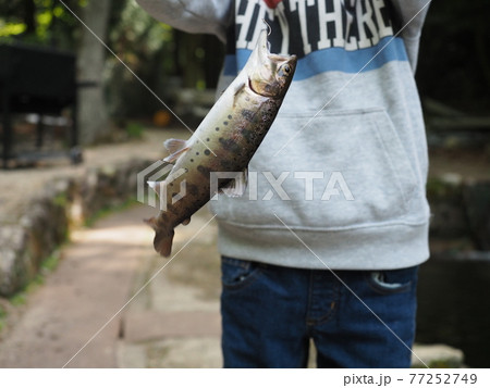 少年に釣られた魚2 77252749