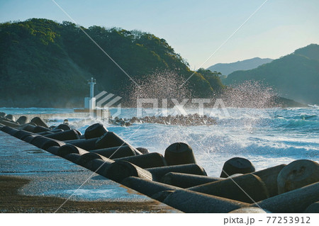 海辺の灯台 海辺の灯台 77253912