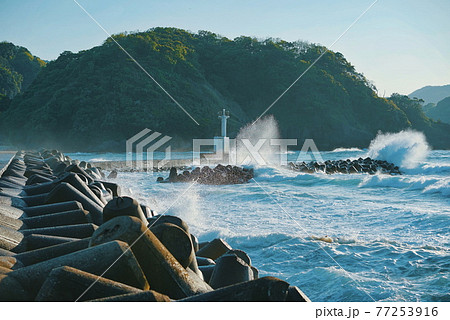 海辺の灯台 海辺の灯台 77253916
