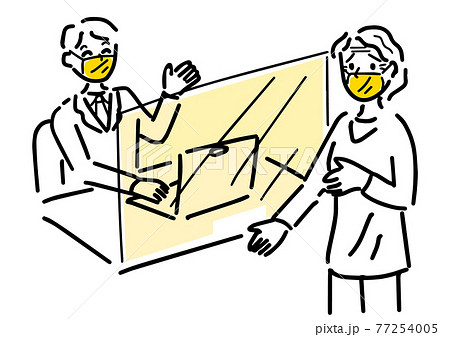 窓口の男性に相談する不安そうな高齢女性 窓口の男性に相談する不安そうな高齢女性 77254005