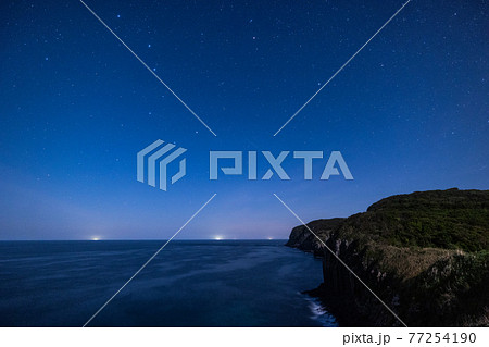 《長崎県 生月島》北斗七星と塩俵の断崖 77254190