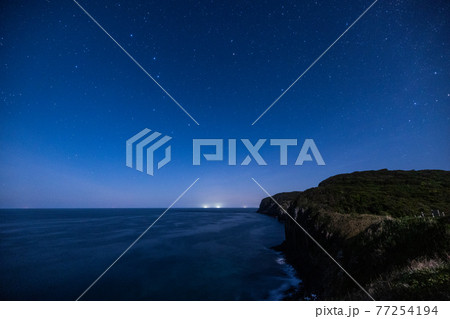 《長崎県 生月島》北斗七星と塩俵の断崖 77254194