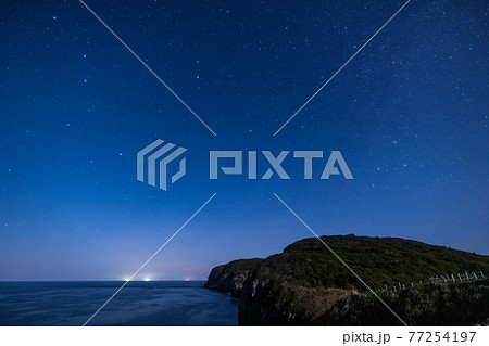 《長崎県 生月島》北斗七星と塩俵の断崖 77254197