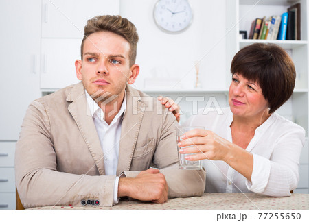 Mother calms the son 77255650