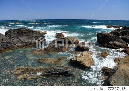 室戸岬の先端、灌頂ヶ浜から太平洋を見る 室戸岬の先端、灌頂ヶ浜から太平洋を見る 77257113