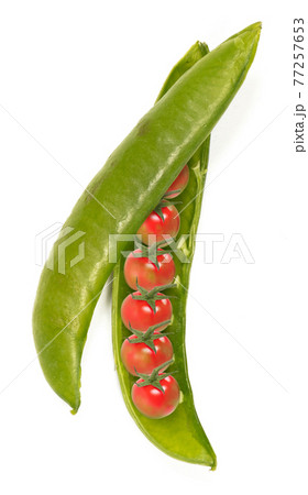 Close up of fresh green sugar snap filled with small tomatoes 77257653