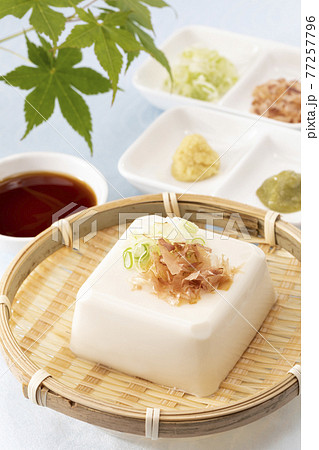 竹ザルに盛った冷や奴 竹ザルに盛った冷や奴 77257796