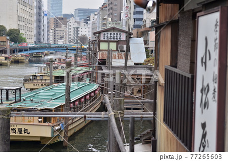 レトロな川の風景 レトロな川の風景 77265603