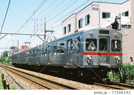 蒲田へ向けて快走する東急多摩川線7700系 蒲田へ向けて快走する東急多摩川線7700系 77266142