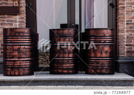 metal barrels near the cafe 77268977