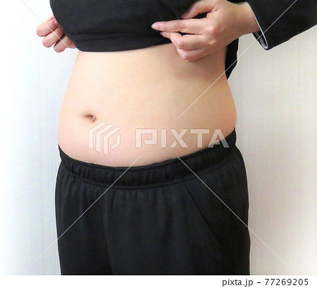 ポッコリお腹の写真素材 [77269205] - PIXTA