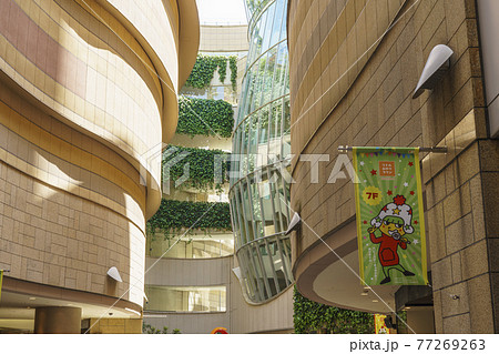 コロナ禍で人が閑散とした　なんばパークス【大阪市】 77269263