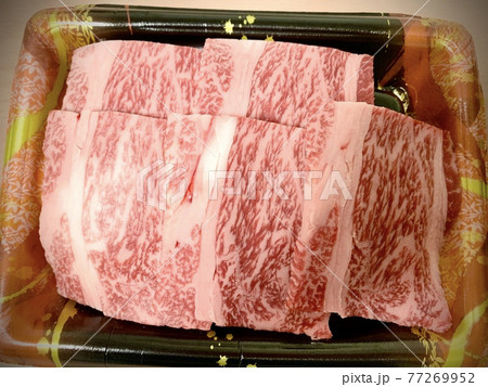 霜降りステーキ肉 写真素材 霜降りステーキ肉 写真素材 77269952