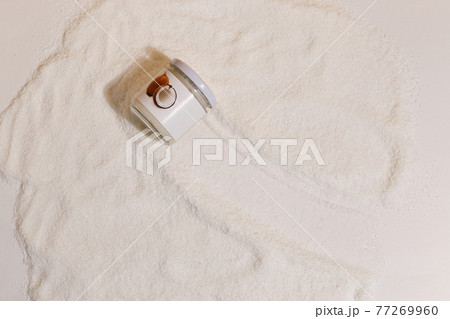 Natural coconut oil and coconuts 77269960