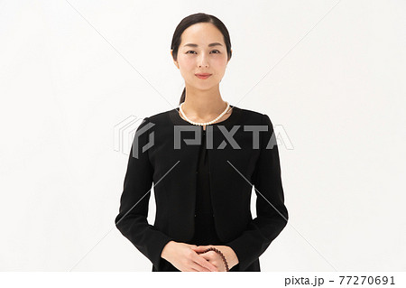 ミドル女性 葬儀 正装 ミドル女性 葬儀 正装 77270691