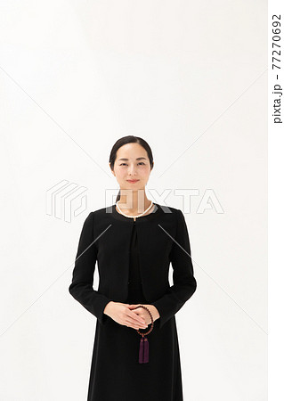 ミドル女性 葬儀 正装 ミドル女性 葬儀 正装 77270692