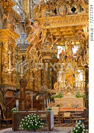 botafumeiro and altar closeup botafumeiro and altar closeup 77271704