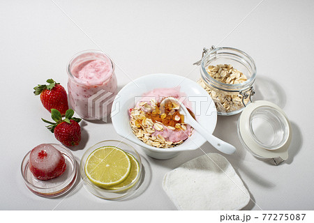 Homemade strawberry face mask ingredients: strawberry, yoghurt, honey, lemon, oatmeal. Homemade strawberry face mask ingredients: strawberry, yoghurt, honey, lemon, oatmeal. 77275087
