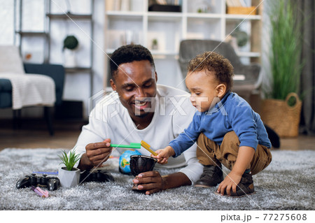 Young father and son drawing with pencils at home 77275608