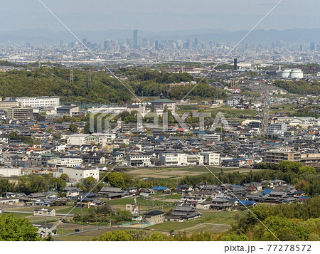 高台から眺める冨田林と大阪の市街地 高台から眺める冨田林と大阪の市街地 77278572