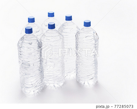 ペットボトル　水 77285073