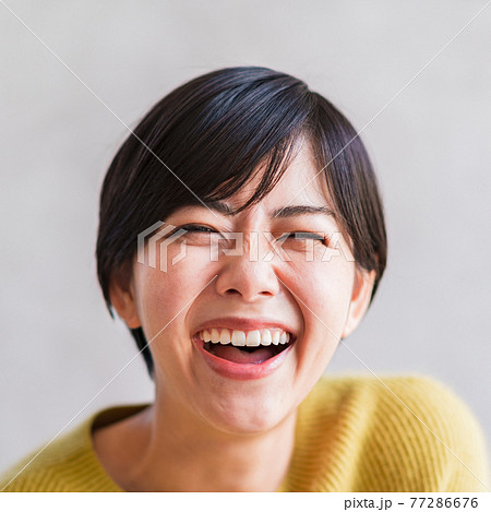 日本人女性の表情 77286676