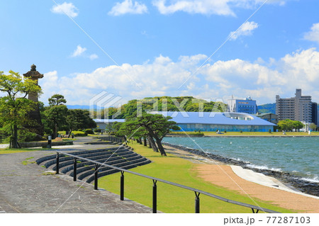 【島根県】晴天下の白潟公園（宍道湖） 77287103